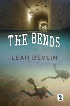 The Bends (The Woods Hole Mysteries Book 3), Leah Devlin