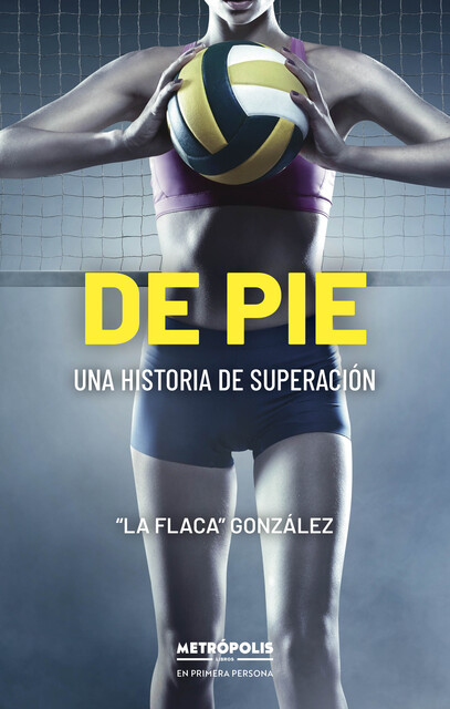 De pie, Claudia Lorena González