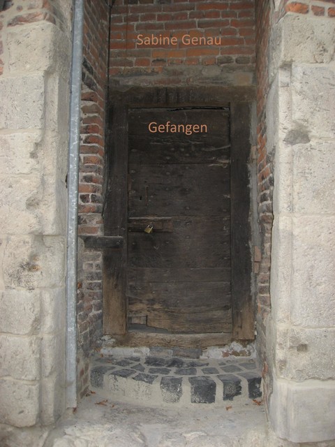 Gefangen, Sabine Genau
