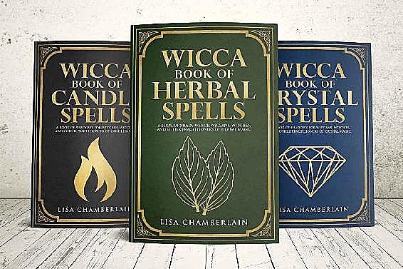 Wicca Spellbook Starter Kit: A Book of Candle, Crystal, and Herbal Spells, Lisa Chamberlain
