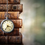 “Historia” – a bookshelf, Lucía