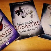 „Maravilloso Desastre - Jamie McGuire” – egy könyvespolc, fantásticas_adicciones 🤗