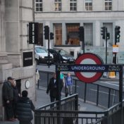„Лондон: истории и история одного города“ – Ein Regal, yaratkan