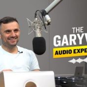 “Podcast: The GaryVee Audio Experience” – a bookshelf, Gary Vaynerchuk