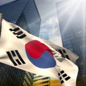 “Korea 🇰🇷”, una estantería, 𝓛𝓪𝓾𝓻𝓪