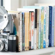 “Фотография” – een boekenplank, mastika