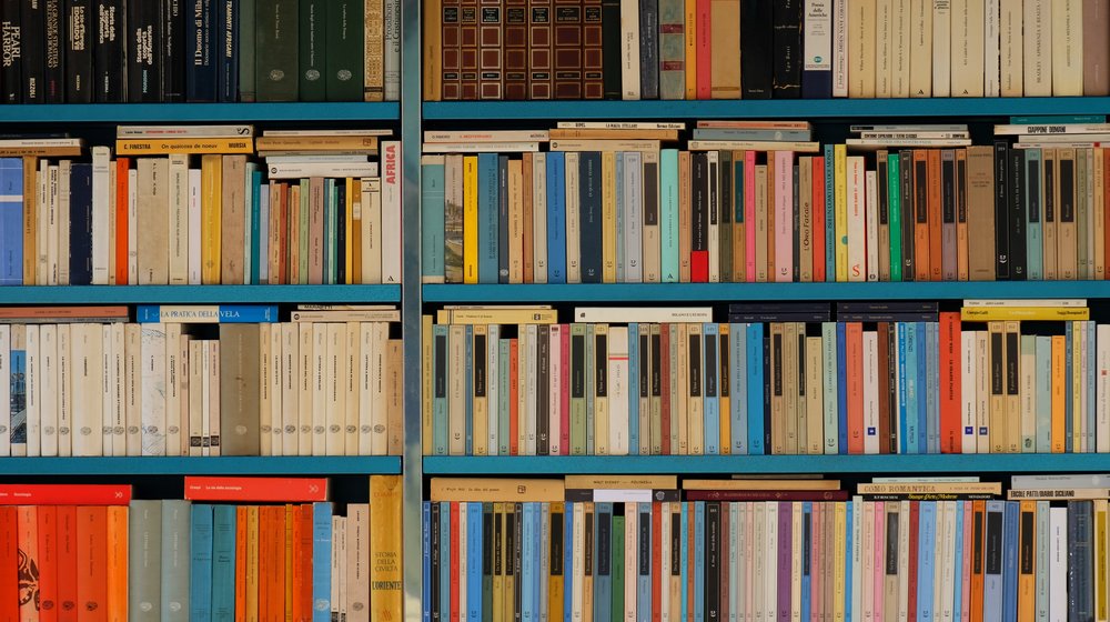“Книги на миллион” – a bookshelf, Книги на миллион