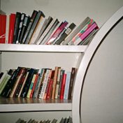 “Библиотека «Сверстника»” – een boekenplank, Сверстник