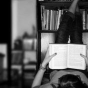 “Что читать, чтобы писать лучше” – a bookshelf, MarinaChe