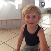 ”Flyvetur” – en bokhylla, astarono