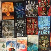 „Nora Roberts - Novelas independientes“ – Ein Regal, fantásticas_adicciones 🤗