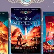 „Las crónicas de Kane - Rick Riordan“ – polica za knjige, fantásticas_adicciones 🤗