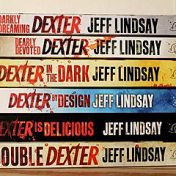„Dexter - Jeff Lindsay” – egy könyvespolc, fantásticas_adicciones 🤗