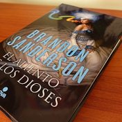 «El aliento de los dioses - Brandon Sanderson» – полиця, fantásticas_adicciones 🤗