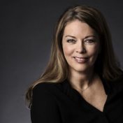 »Julie Hastrup: Rebekka Holm-serien« – en boghylde, Politikens forlag