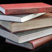 “Разное” – een boekenplank, Анастасия