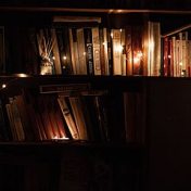 “Невозможно оторваться” – a bookshelf, Циферблат