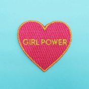 “Girl Power”, una estantería, Cosmopolitan