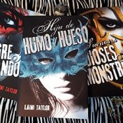 „Humo y hueso - Laini Taylor“ – polica za knjige, fantásticas_adicciones 🤗