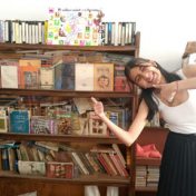 “Clásicos y no tan clásicos” – a bookshelf, Gabriela