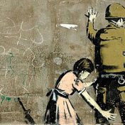 “Guerras” – a bookshelf, Crisspayes