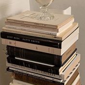 “Психология” – een boekenplank, Sophi Stasik