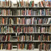 “Настольные нужности” – a bookshelf, Лера Кафтан