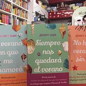 „Verano - Jenny Han“ – polica za knjige, fantásticas_adicciones 🤗