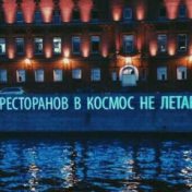 ”|премиум|” – en bokhylla, Dari