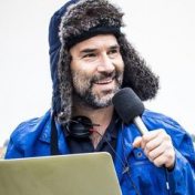 “The Adam Buxton Podcast”, una estantería, Adam Buxton