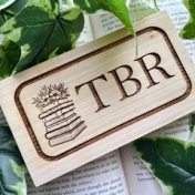 “TBR” – uma estante, Lucía