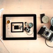 „Photography | Arts“ – Ein Regal, Toni Taivasmäki