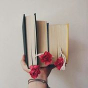 „Книги, которые помогут тебе мыслить шире“ – polica za knjige, Аминат Магомедшапиева
