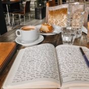 „Как писать хорошо“ – Ein Regal, Эльза