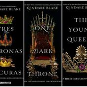 “Tres coronas oscuras - Kendare Blake” – a bookshelf, fantásticas_adicciones 🤗