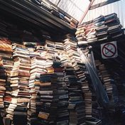 „подкаст медузы книжный базар“ – polica za knjige, iamkatla