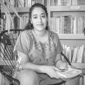 “Lee junto a Jumko Ogata Aguilar” – a bookshelf, Bookmate