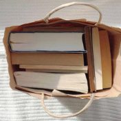 “Полка летающей туфли” – een boekenplank, Татьяна Тарасевич