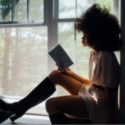 “Historias de mujeres negras” – a bookshelf, LibrosB4Tipos